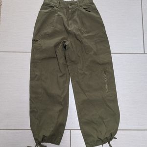 Green cargo pants, large